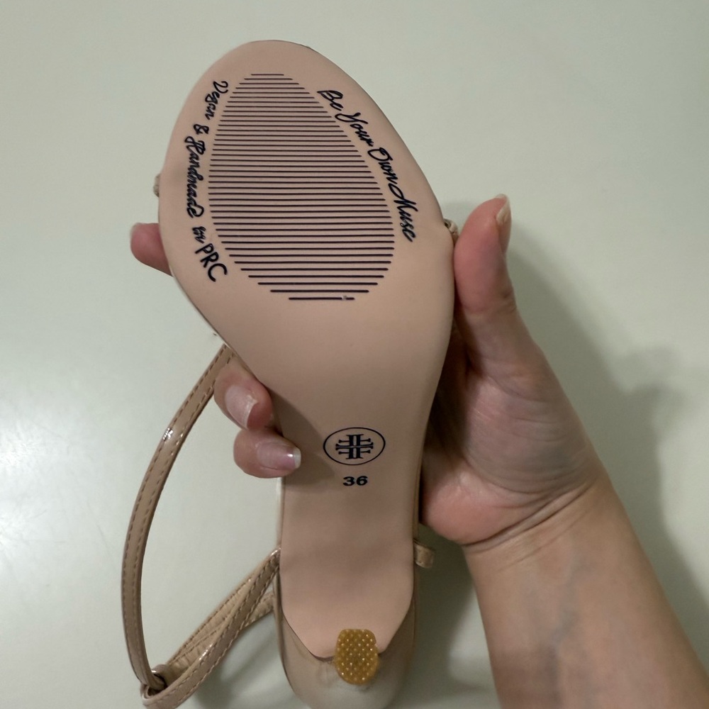 Femme LA The Necessary Sandals in beige - Picture 9 of 11